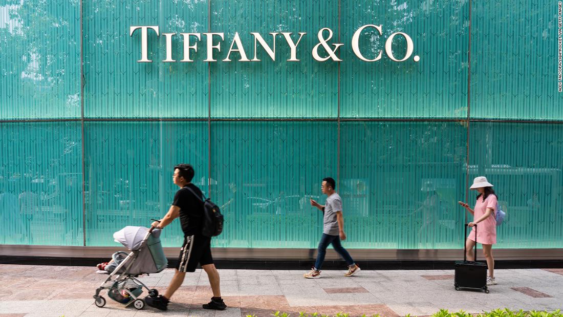 Louis Vuitton owner offers to buy jewelry icon Tiffany & Co
