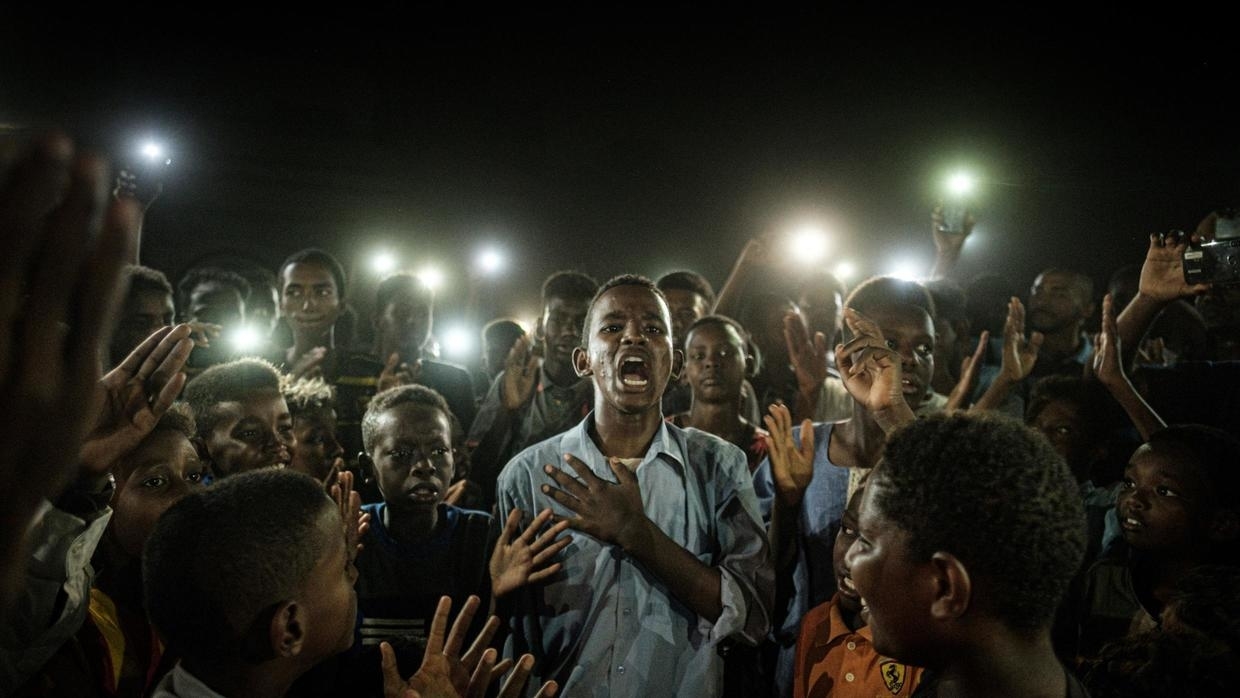 Sudan protest picture wins World Press Photo prize