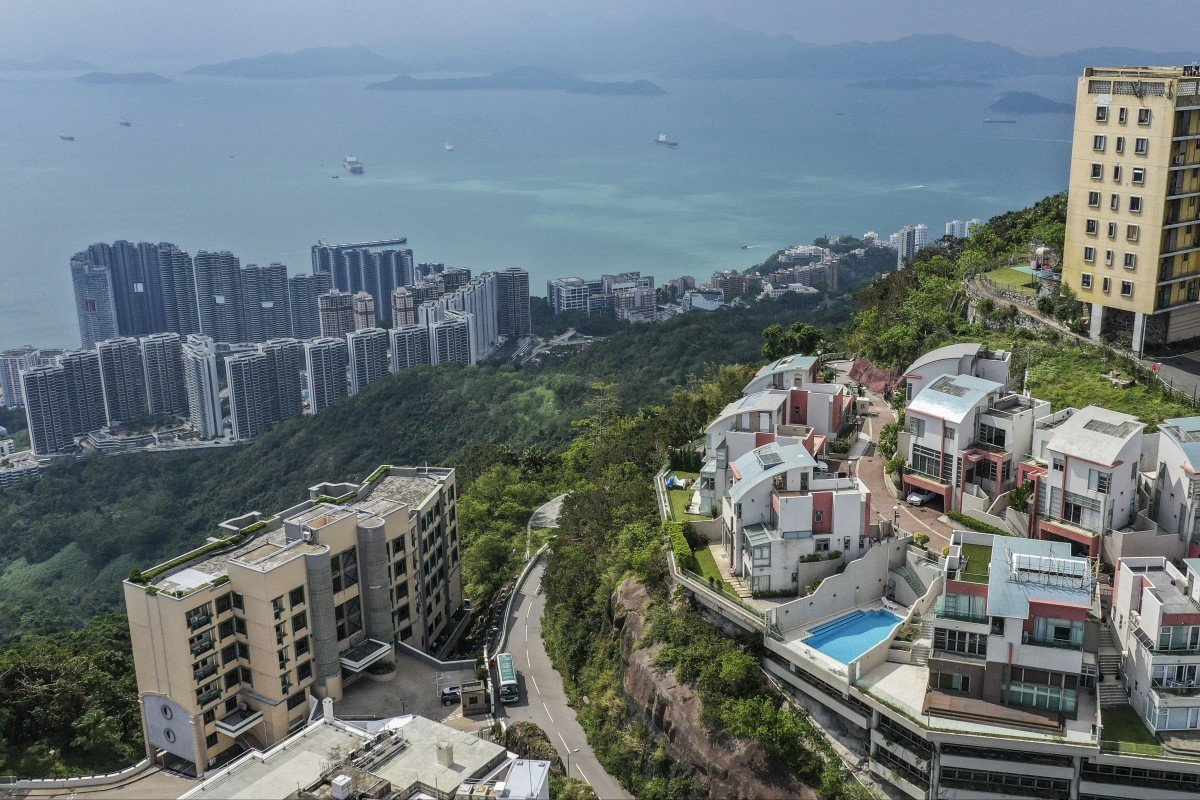 Hong Kong’s business elite are cashing in their luxury villas at a loss as they brace for the city’s worst economic recession