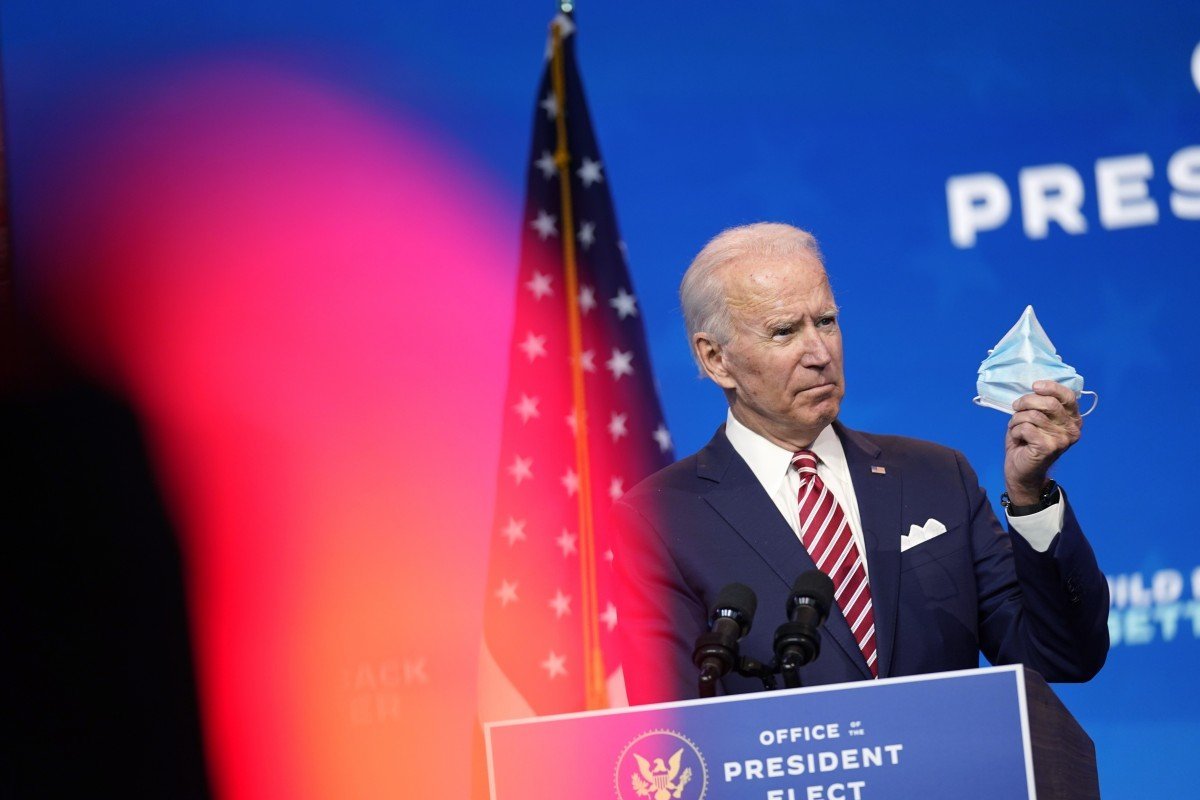 Biden names top White House staff as he builds diverse team