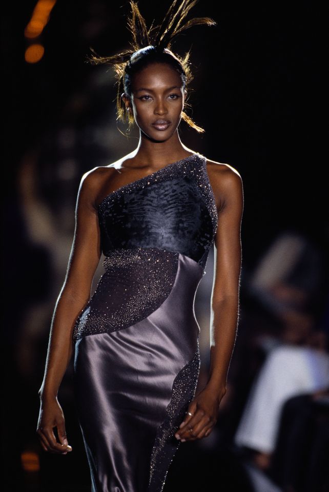 Revisit Naomi Campbell S Most Iconic Moments On The Runway Through The ...