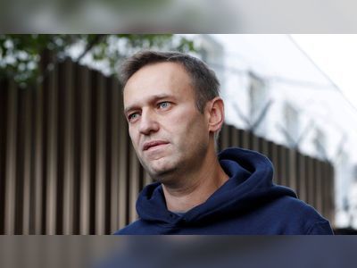 Alexei Navalny: UK sanctions for seven Russians over poisoning