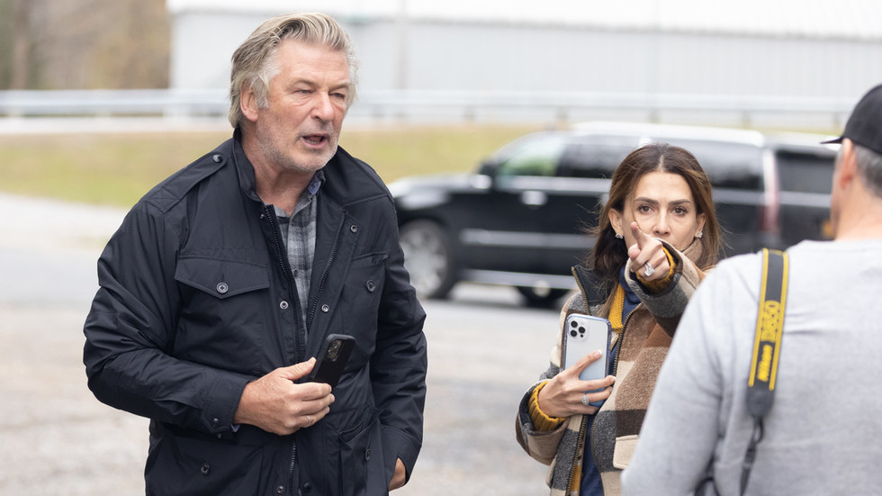 Alec Baldwin ignores cell phone search warrant