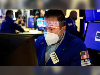 S&P 500 ends 2021 with a nearly 27% gain, but dips in final trading day