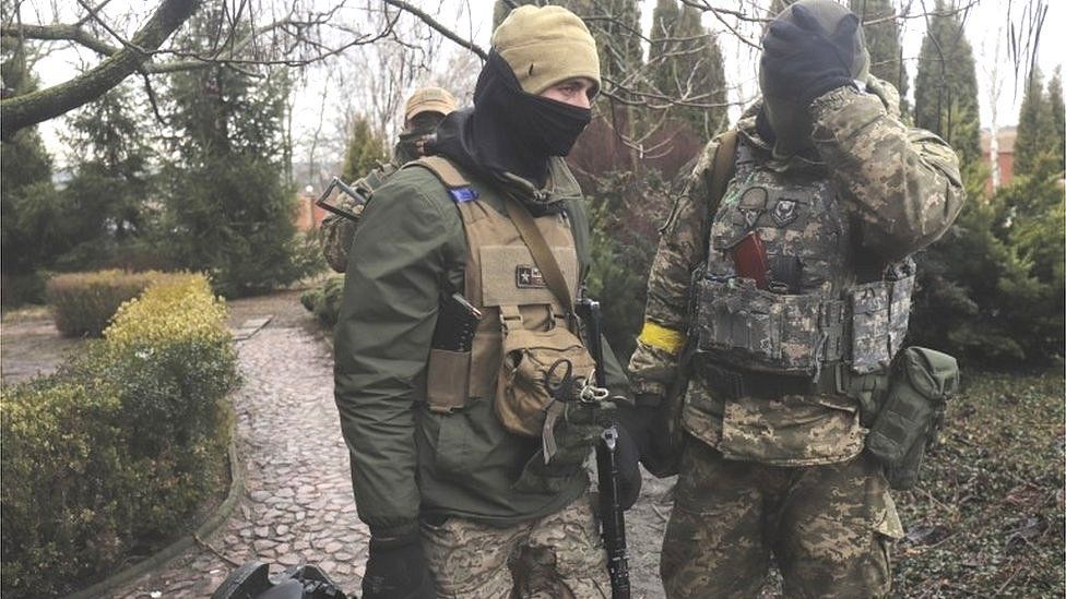 Don't fight in Ukraine - military boss tells Britons