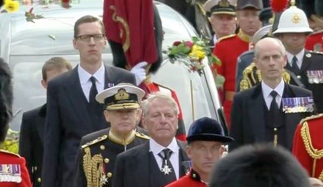 Twitter Goes Crazy After Seeing An 'Insanely Tall' Mourner During The Queen's Funeral