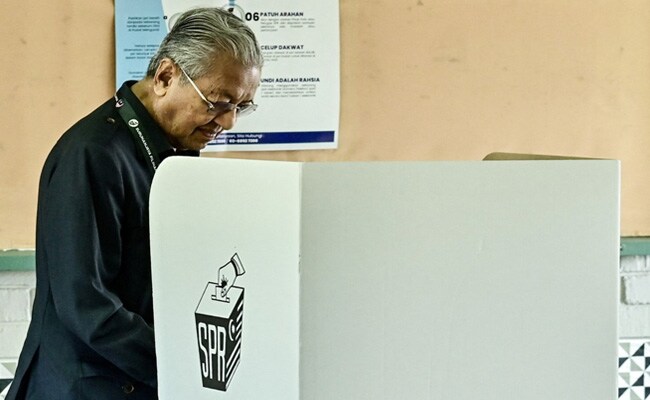Ex Malaysia PM Mahathir Mohamad Suffers 1st Poll Defeat In 53 Years