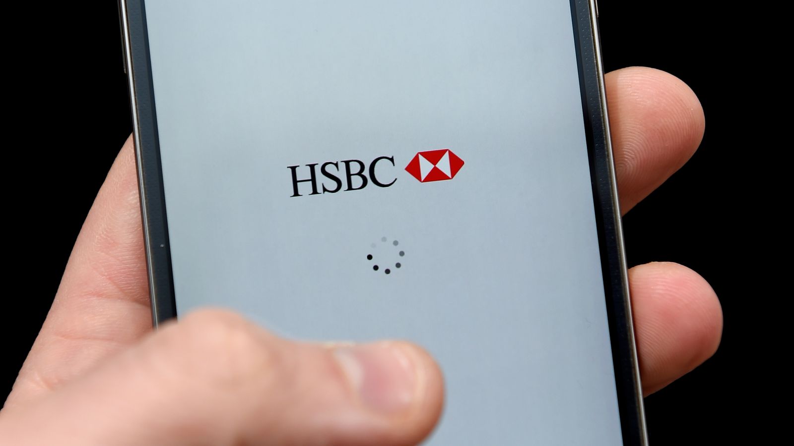 HSBC customers unable to pay for meals and shopping during online banking outage