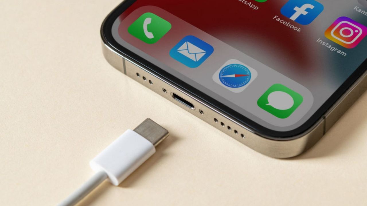 EU Sets Official Deadline for When iPhone Must Switch to USB-C