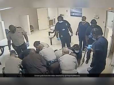 Video Shows US Cops Restraining Black Man Who Died At Mental Hospital