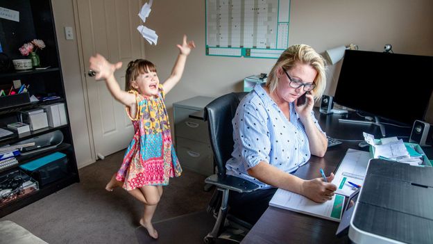 The mothers working from home without childcare