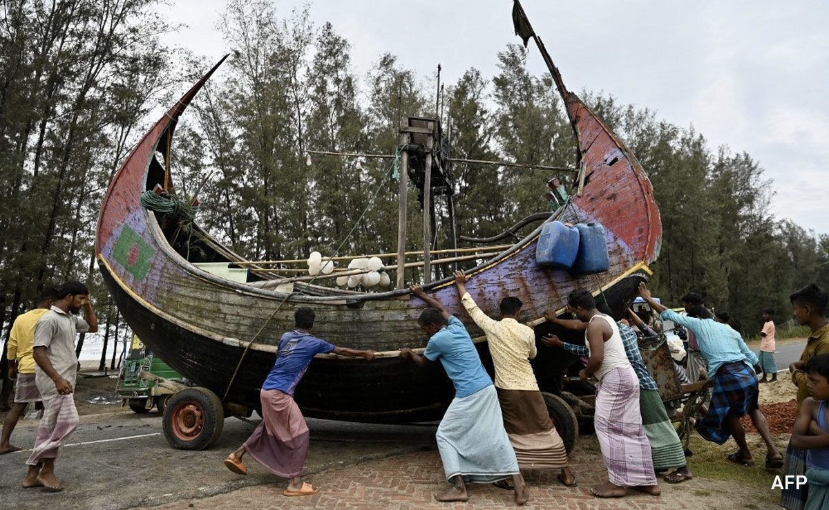 Thousands Flee As Powerful Cyclone Mocha Approaches Myanmar, Bangladesh
